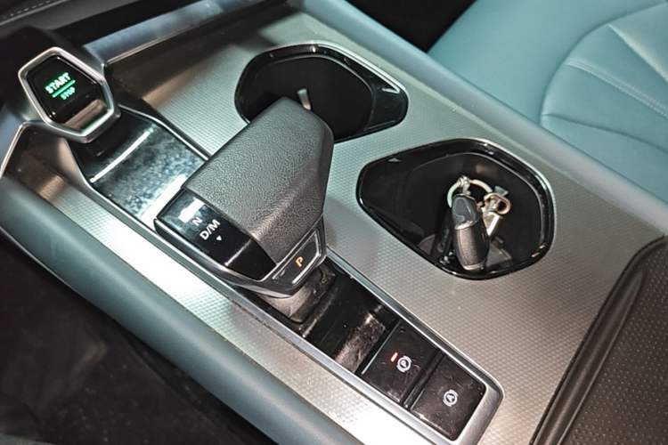 Used MG 7 2025 2.0T 405 AT Luxury Edition Gear Lever