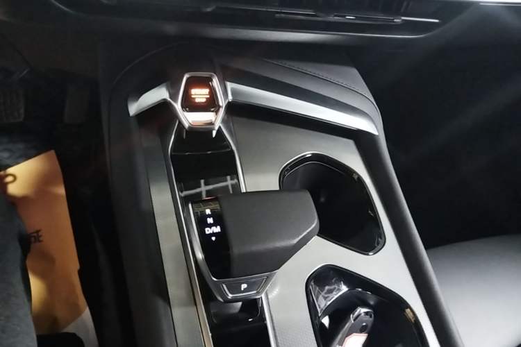 Used MG 7 2025 2.0T 405 AT Luxury Edition Gear Lever