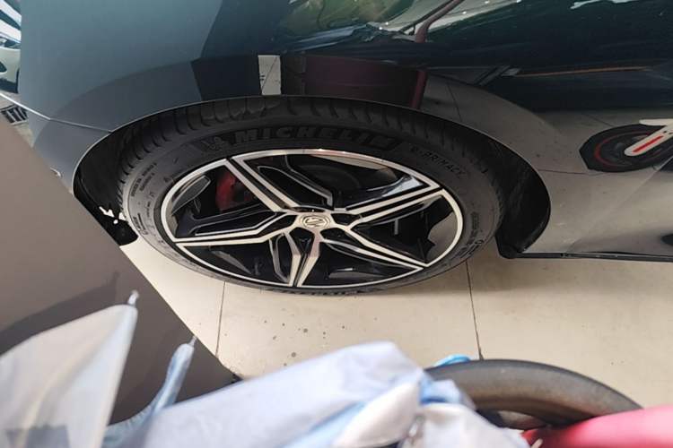 Used MG 7 2025 2.0T Trophy+ Super Intelligent Driving Edition Left Front Wheel Hub