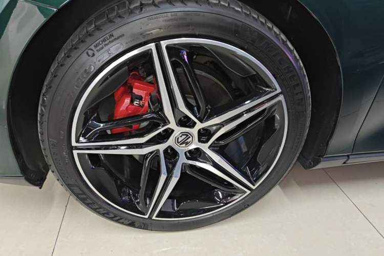 Used MG 7 2025 2.0T Trophy+ Super Sport Edition Left Front Wheel Hub