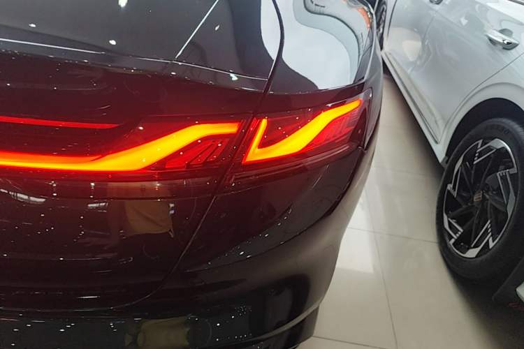 Used MG 7 2025 2.0T Trophy+ Super Intelligent Driving Edition Right Rear Taillight