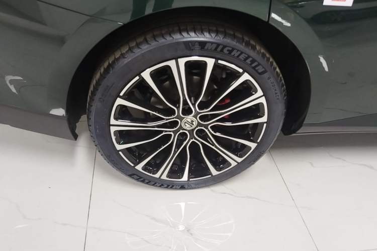 Used MG 7 2025 2.0T 405 AT Luxury Edition Right Rear Wheel Hub