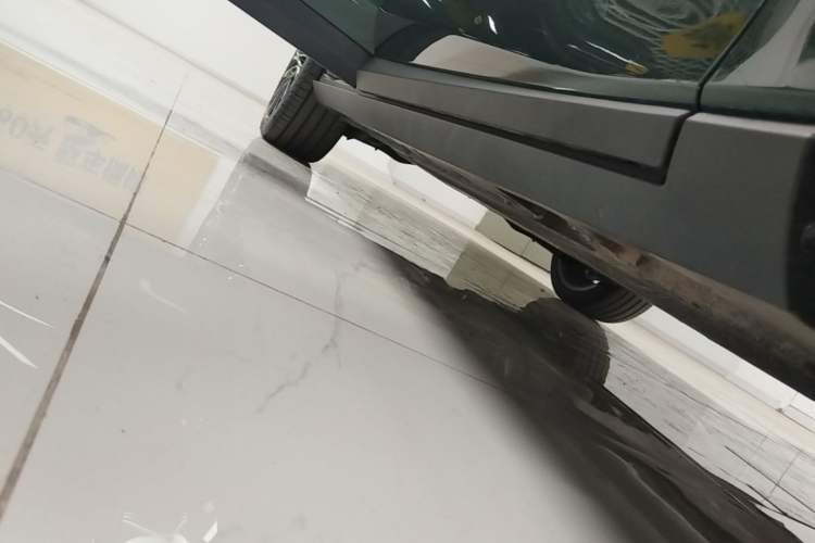 Used MG 7 2025 2.0T 405 AT Luxury Edition Right Side Sill
