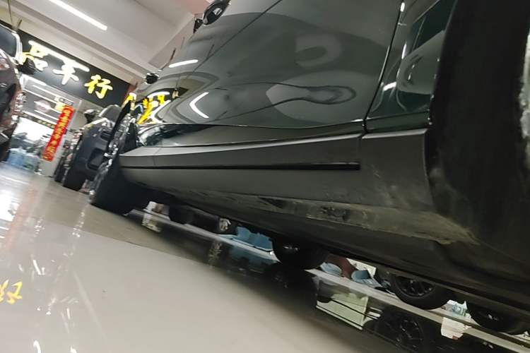 Used MG 7 2025 2.0T 405 AT Luxury Edition Right Side Sill