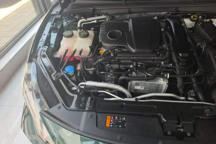 Used MG 7 2025 1.5T 300 DCT Luxury Edition Engine Bay Right