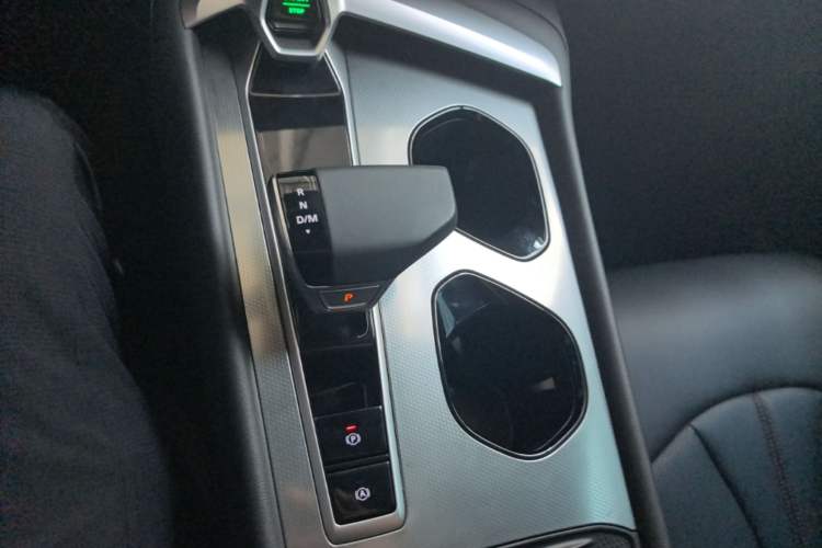 Used MG 7 2025 1.5T 300 DCT Luxury Edition Gear Lever