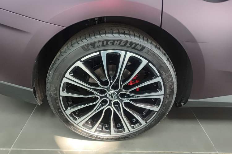 Used MG 7 2025 2.0T 405 AT Luxury Edition Exterior 5