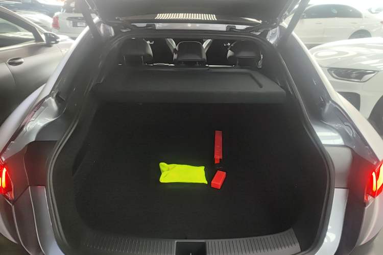 Used MG 7 2025 2.0T 405 AT Luxury Edition Trunk