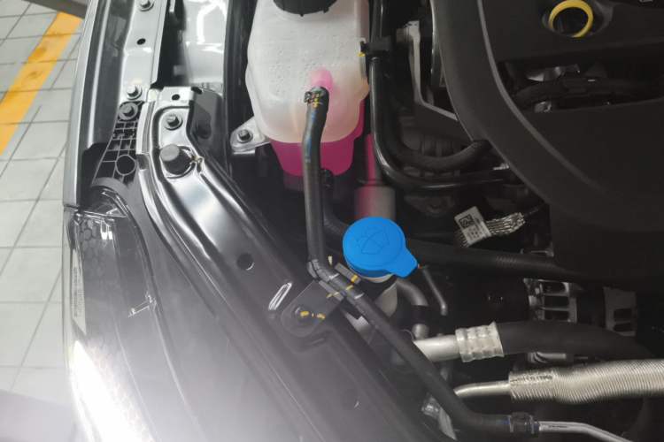 Used MG 7 2025 2.0T 405 AT Luxury Edition Engine Bay Right