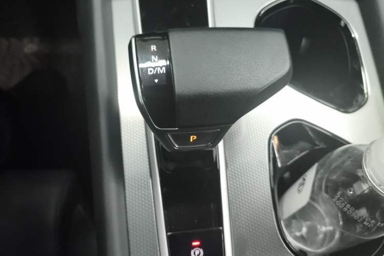 Used MG 7 2025 2.0T 405 AT Luxury Edition Gear Lever