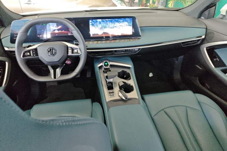 Used MG 7 2025 1.5T 300 DCT Elegant Edition Center Console