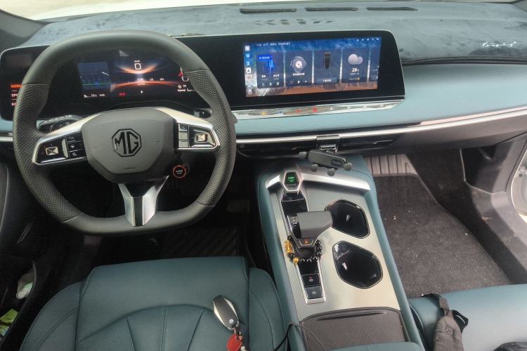 Used MG 7 2025 1.5T 300 DCT Elegant Edition Center Console