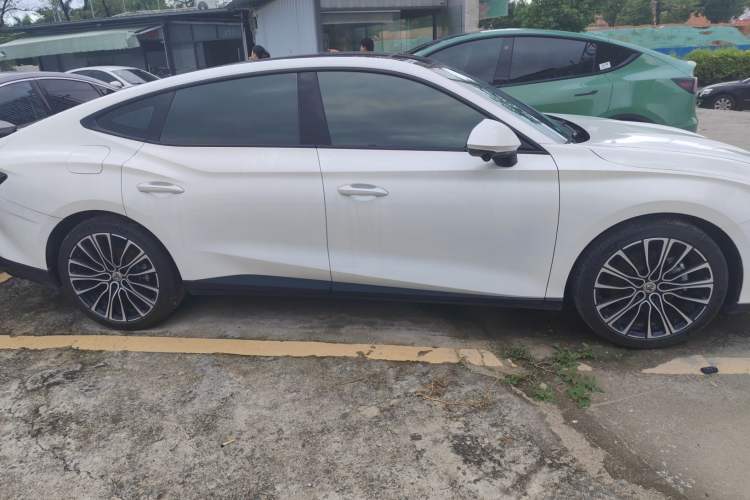 Used MG 7 2025 1.5T 300 DCT Elegant Edition Exterior 3