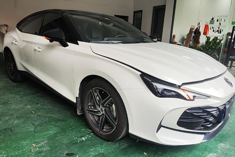 Used MG 7 2025 1.5T 300 DCT Luxury Edition Front Right 45 Deg