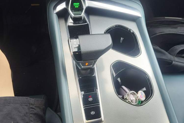 Used MG 7 2025 1.5T 300 DCT Elegant Edition Gear Lever