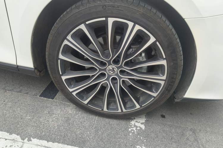 Used MG 7 2025 1.5T 300 DCT Elegant Edition Right Front Wheel Hub