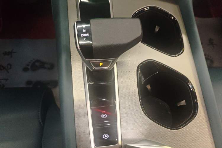 Used MG 7 2026 Model 2.0T 405 AT Luxury Edition Gear Lever