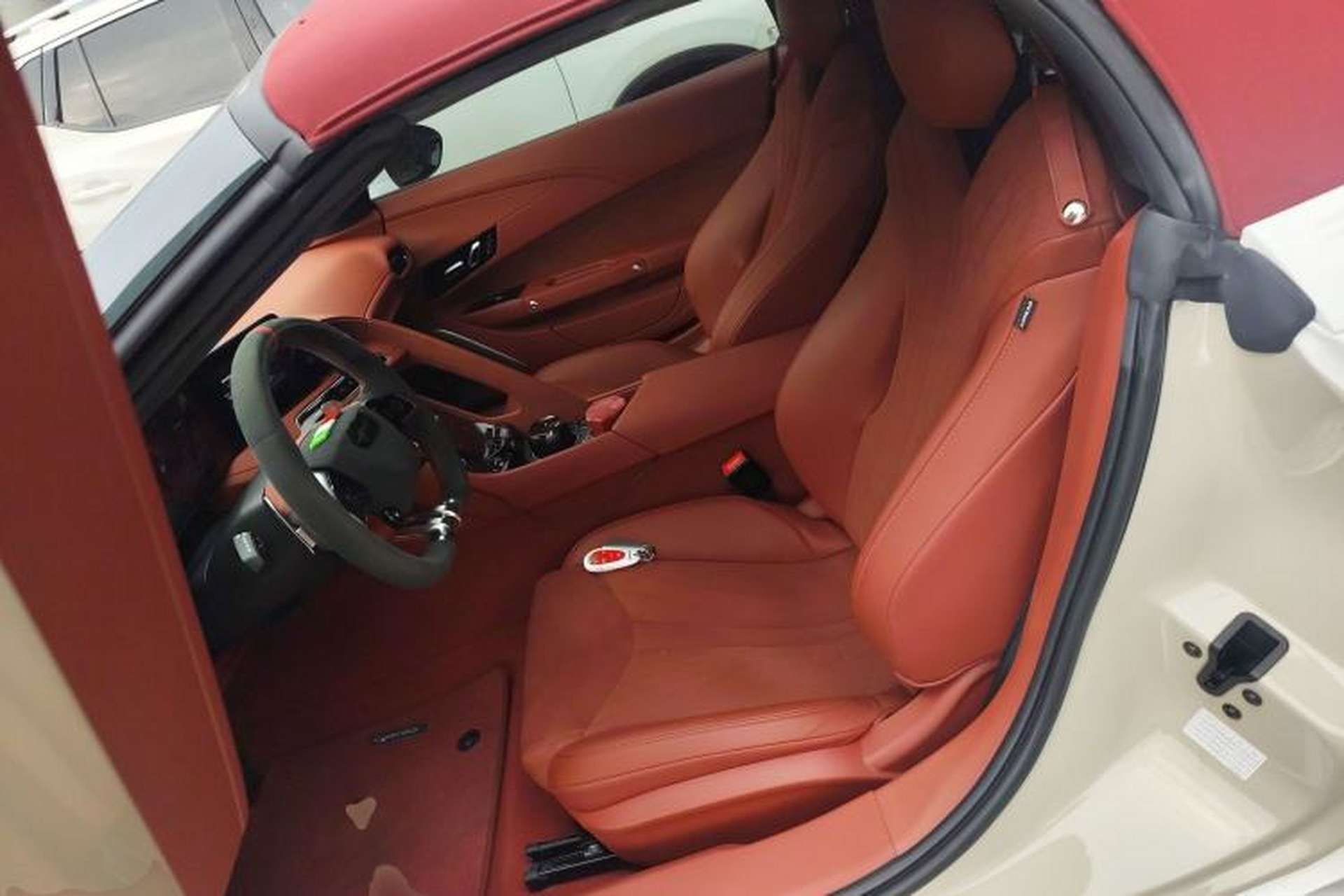 Used MG Cyberster 2024 520 km Legendary All-Wheel-Drive Red Canopy Version Left Front Seat