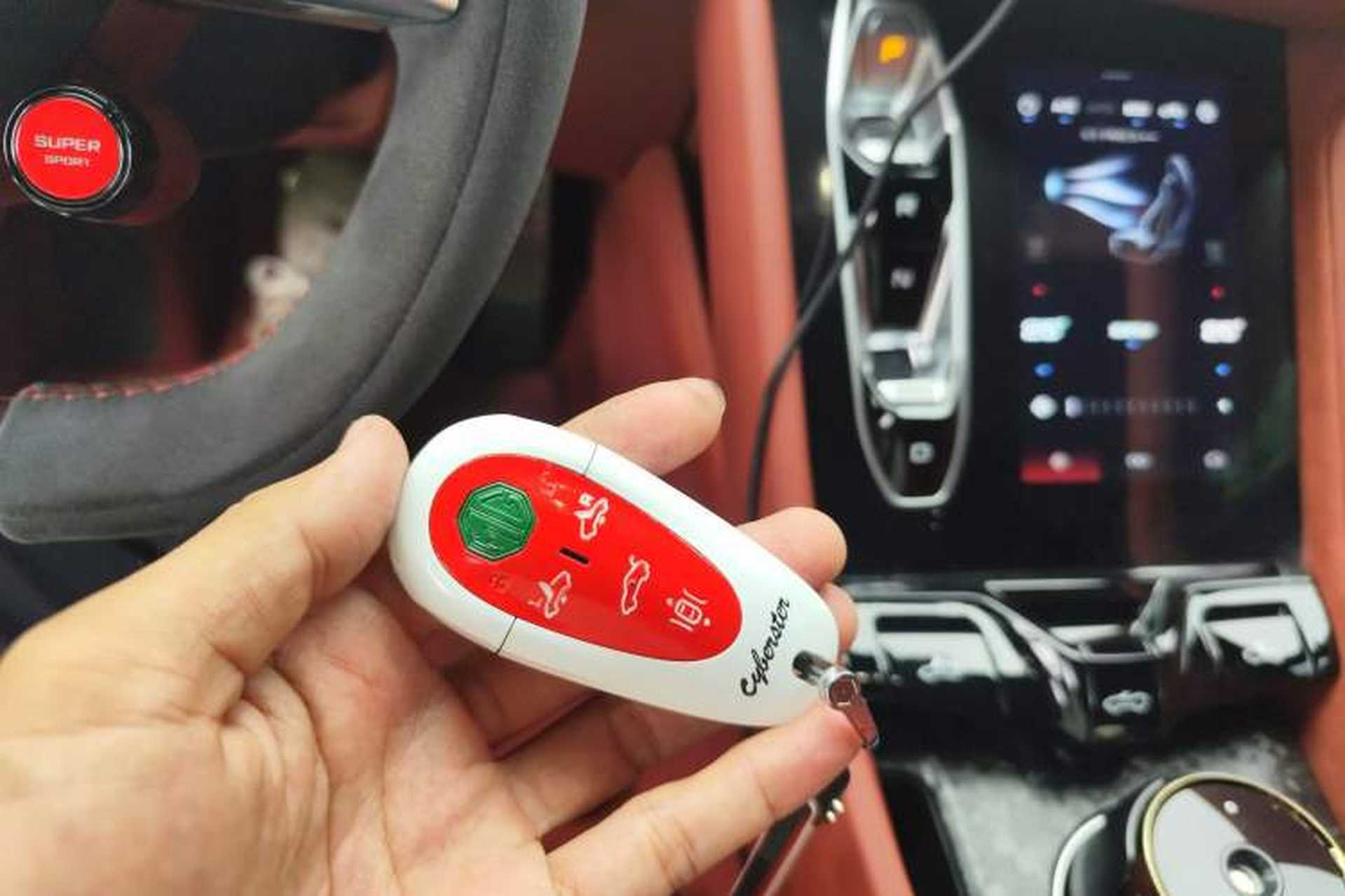 Used MG Cyberster 2024 520 km Legendary All-Wheel-Drive Red Canopy Version Vehicle Key