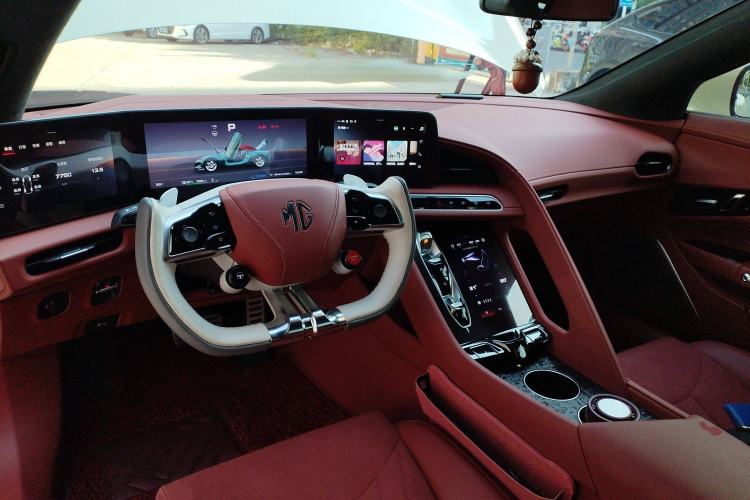 Used MG Cyberster 2024 520 km Legendary All-Wheel-Drive Version Center Console