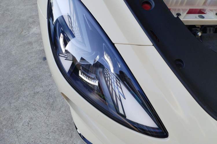 Used MG Cyberster 2024 520 km Legendary All-Wheel-Drive Version Right Front Headlight