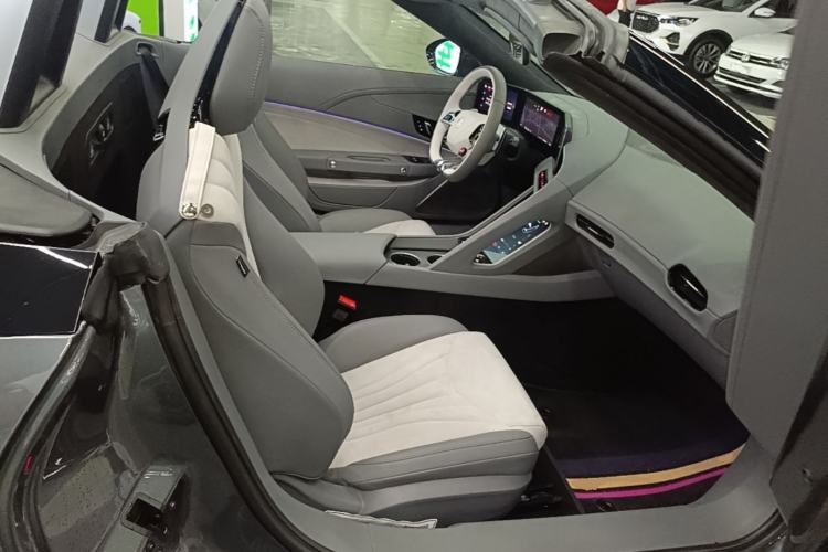 Used MG Cyberster 2024 580 km Ultra-Long Range Version Right Front Seat