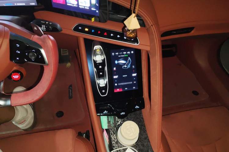 Used MG Cyberster 2024 520 km Legendary All-Wheel-Drive Red Canopy Version Audio And AC Panel
