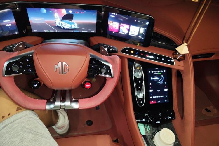 Used MG Cyberster 2024 520 km Legendary All-Wheel-Drive Red Canopy Version Center Console