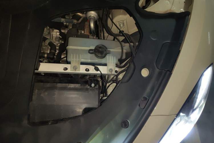 Used MG Cyberster 2024 520 km Legendary All-Wheel-Drive Red Canopy Version Engine Bay Left