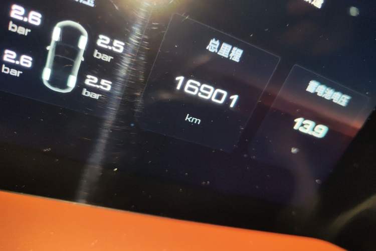 Used MG Cyberster 2024 520 km Legendary All-Wheel-Drive Red Canopy Version Odometer Close Up