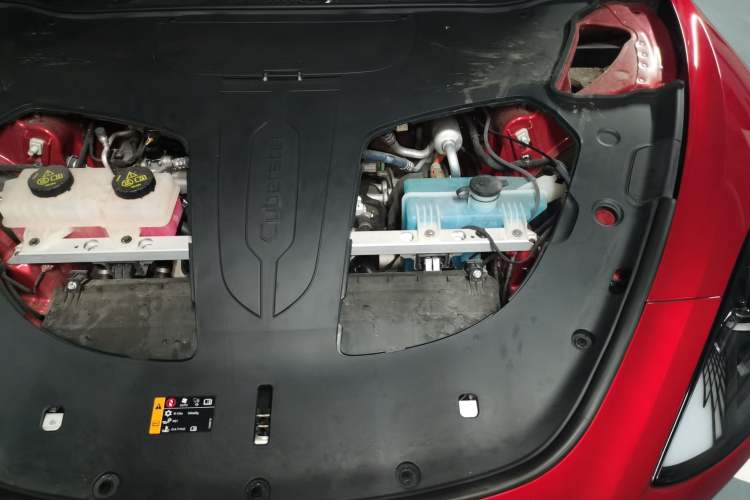 Used MG Cyberster 2024 520 km Legendary All-Wheel-Drive Version Engine Bay Left