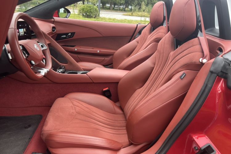 Used MG Cyberster 2024 520 km Legendary All-Wheel-Drive Version Interior 10