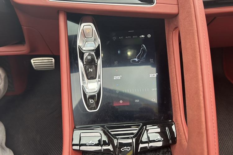 Used MG Cyberster 2024 520 km Legendary All-Wheel-Drive Version Interior 11