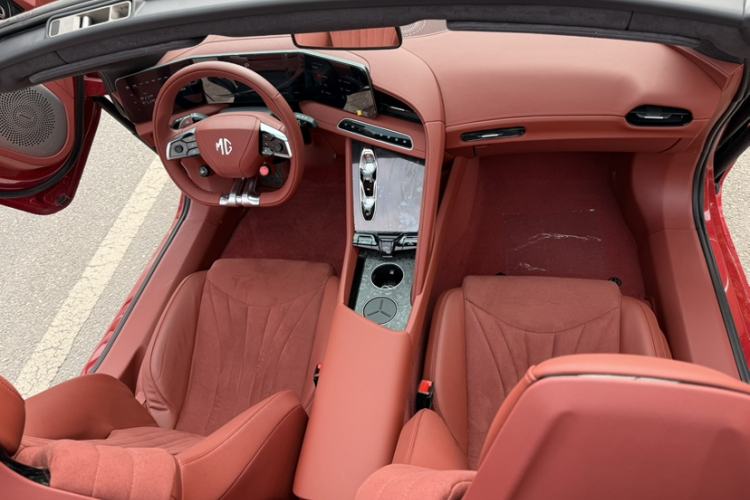 Used MG Cyberster 2024 520 km Legendary All-Wheel-Drive Version Interior 2