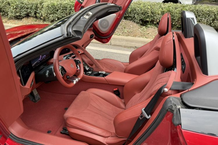 Used MG Cyberster 2024 580 km Ultra-Long Range Version Interior 4