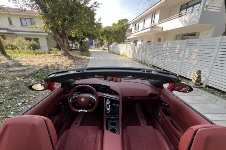 Used MG Cyberster 2024 580 km Ultra-Long Range Version Interior 4