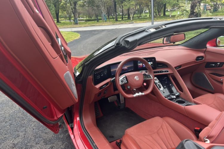 Used MG Cyberster 2024 520 km Legendary All-Wheel-Drive Version Interior 7