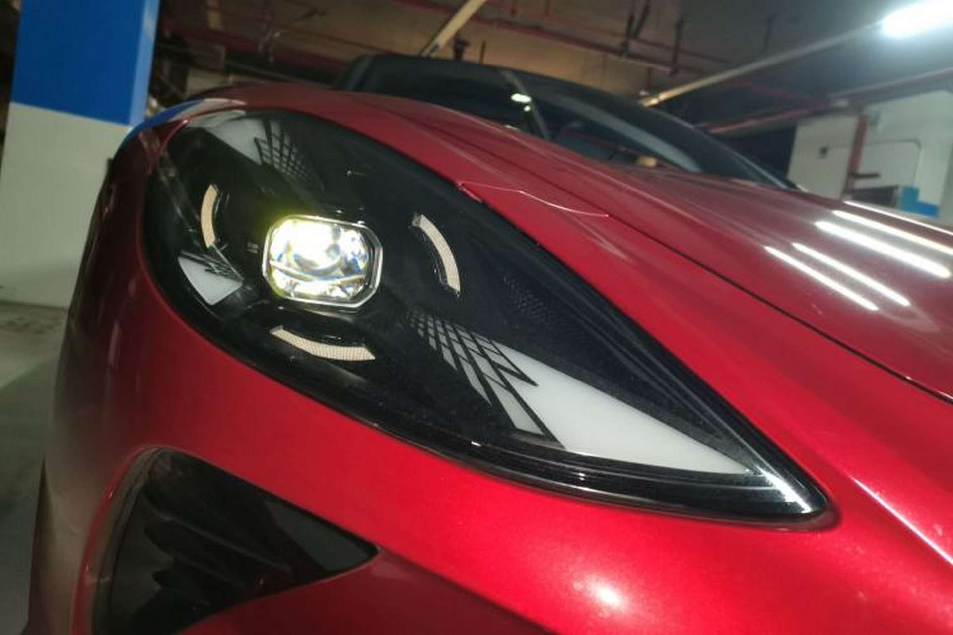 Used MG Cyberster 2024 520 km Legendary All-Wheel-Drive Version Right Front Headlight