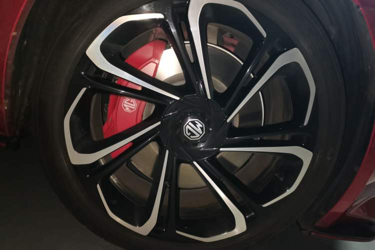 Used MG Cyberster 2024 520 km Legendary All-Wheel-Drive Version Right Front Wheel Hub