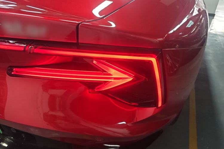 Used MG Cyberster 2024 520 km Legendary All-Wheel-Drive Version Right Rear Taillight