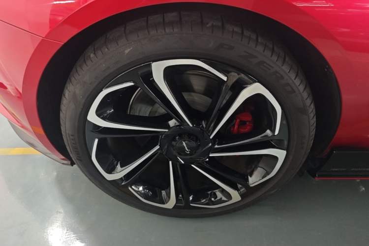 Used MG Cyberster 2024 520 km Legendary All-Wheel-Drive Version Right Rear Wheel Hub