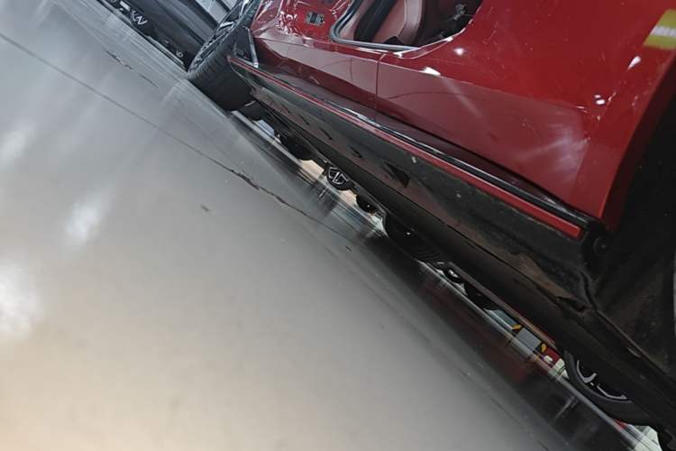 Used MG Cyberster 2024 580 km Ultra-Long Range Version Right Side Sill
