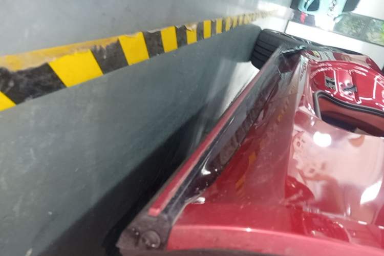 Used MG Cyberster 2024 520 km Legendary All-Wheel-Drive Version Right Side Sill