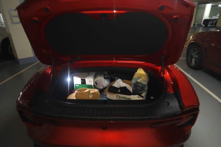 Used MG Cyberster 2024 501km Charming & Heartwarming Edition Trunk