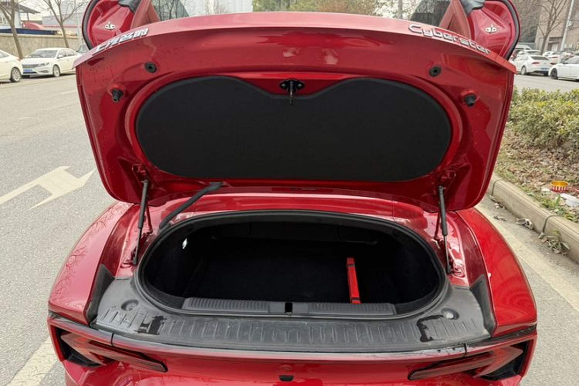 Used MG Cyberster 2024 520 km Legendary All-Wheel-Drive Version Trunk