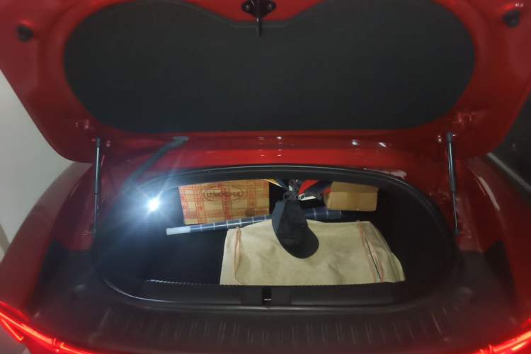 Used MG Cyberster 2024 501km Charming & Heartwarming Edition Trunk