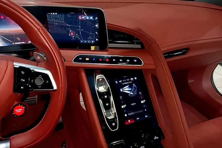 Used MG Cyberster 2024 520 km Legendary All-Wheel-Drive Red Canopy Version Audio And AC Panel