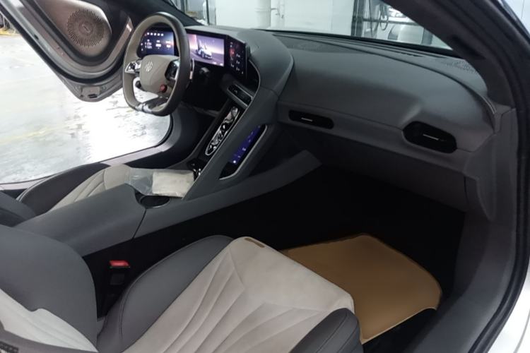 Used MG Cyberster 2024 580 km Ultra-Long Range Version Center Console