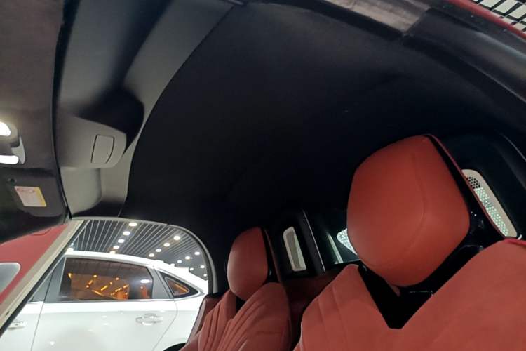 Used MG Cyberster 2024 520 km Legendary All-Wheel-Drive Red Canopy Version Headliner