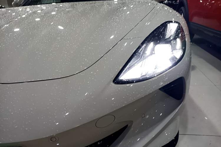 Used MG Cyberster 2024 520 km Legendary All-Wheel-Drive Red Canopy Version Left Front Headlight